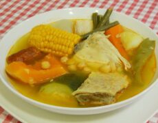 Descubre el auténtico sabor del puchero canario en Las Palmas: la gastronomía típica de la isla