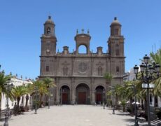 Descubre la majestuosidad del turismo en la Catedral de Santa Ana en Las Palmas: Un viaje inolvidable